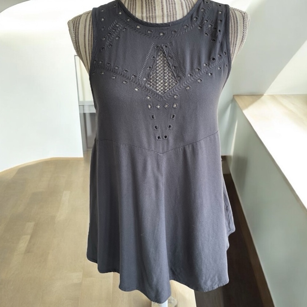 Gentle fawn top, size S, viscose, cutouts, excellent condition, no stains, gray